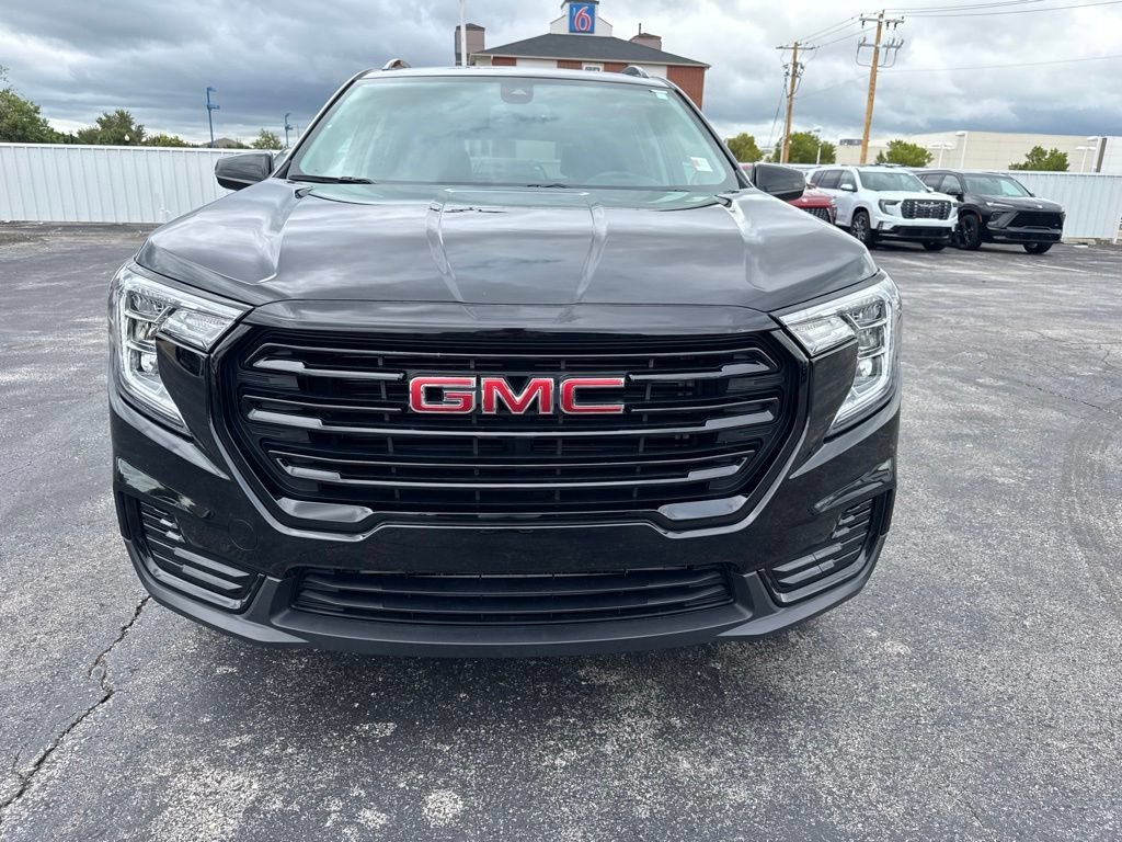 Used 2024 Ebony Twilight Metallic GMC SLE image 3