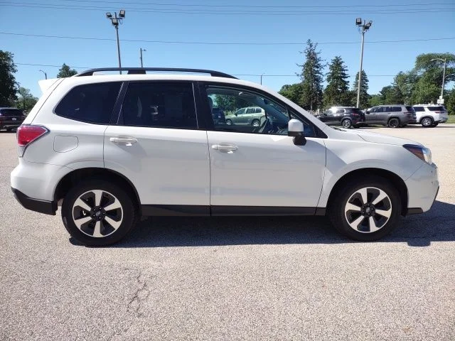 Used 2018 Crystal White Pearl Subaru 2.5i Premium image 6