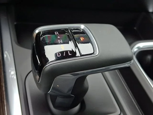 New 2026 Sterling Metallic GMC Elevation image 13