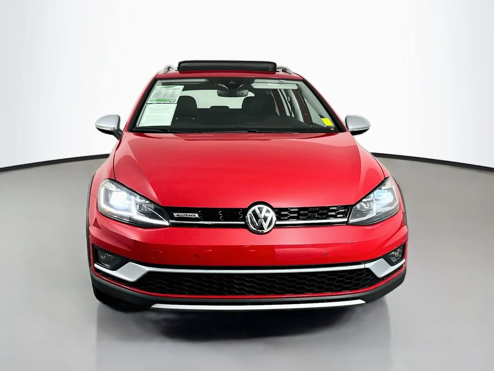 Used 2018 Tornado Red Volkswagen TSI SEL image 2