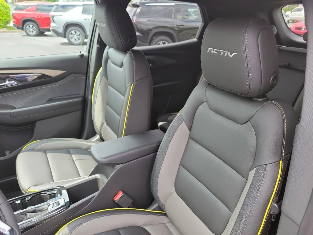 New 2026 Mosaic Black Metallic Chevrolet ACTIV image 5