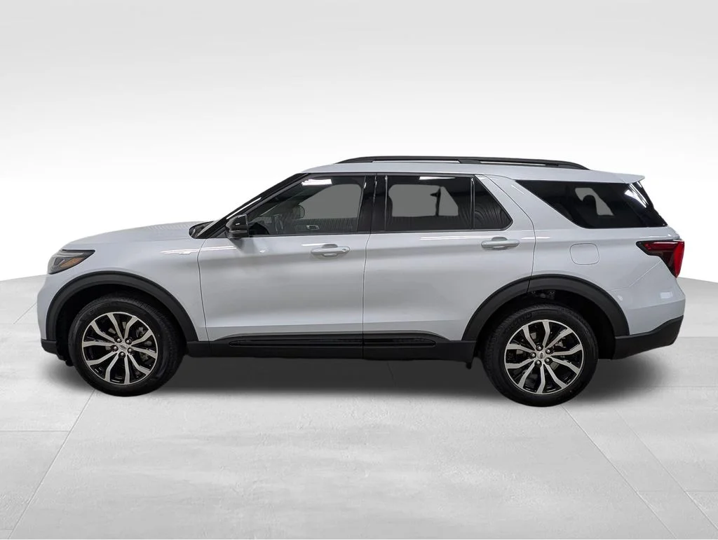 New 2026 Space White Metallic Ford ST-Line image 1