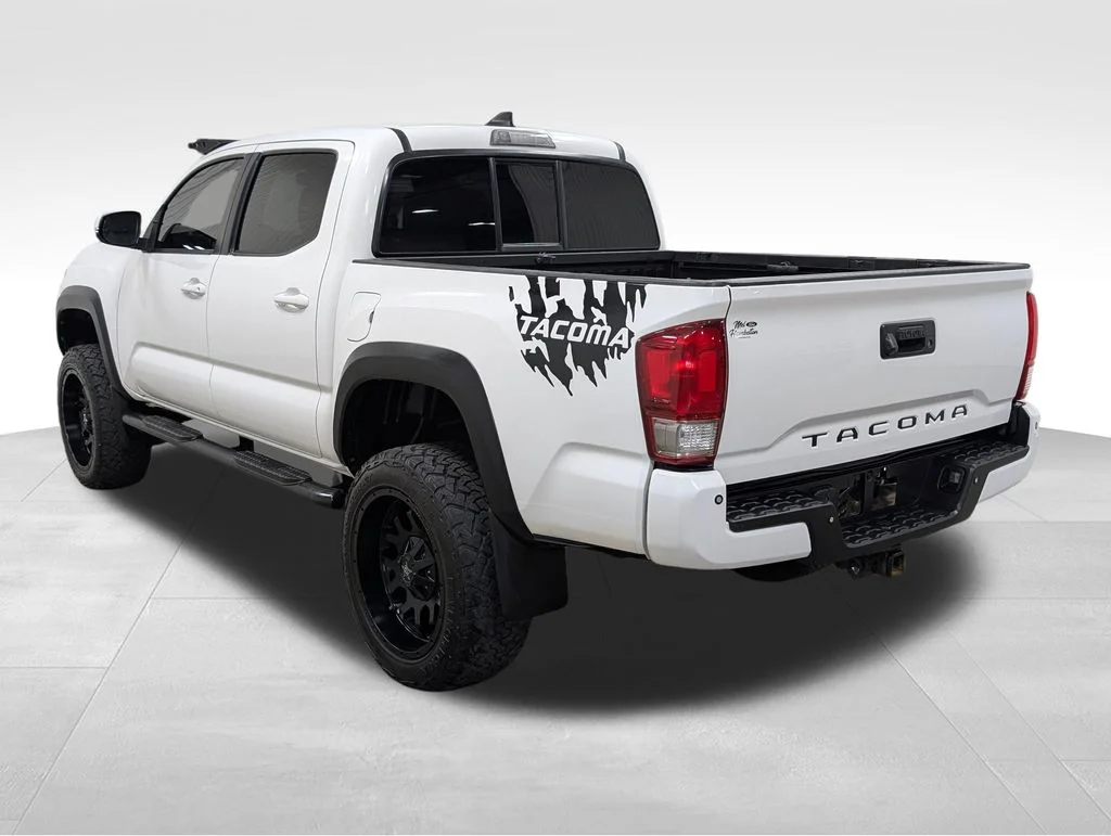 Used 2016 Super White Toyota TRD Off-Road image 21