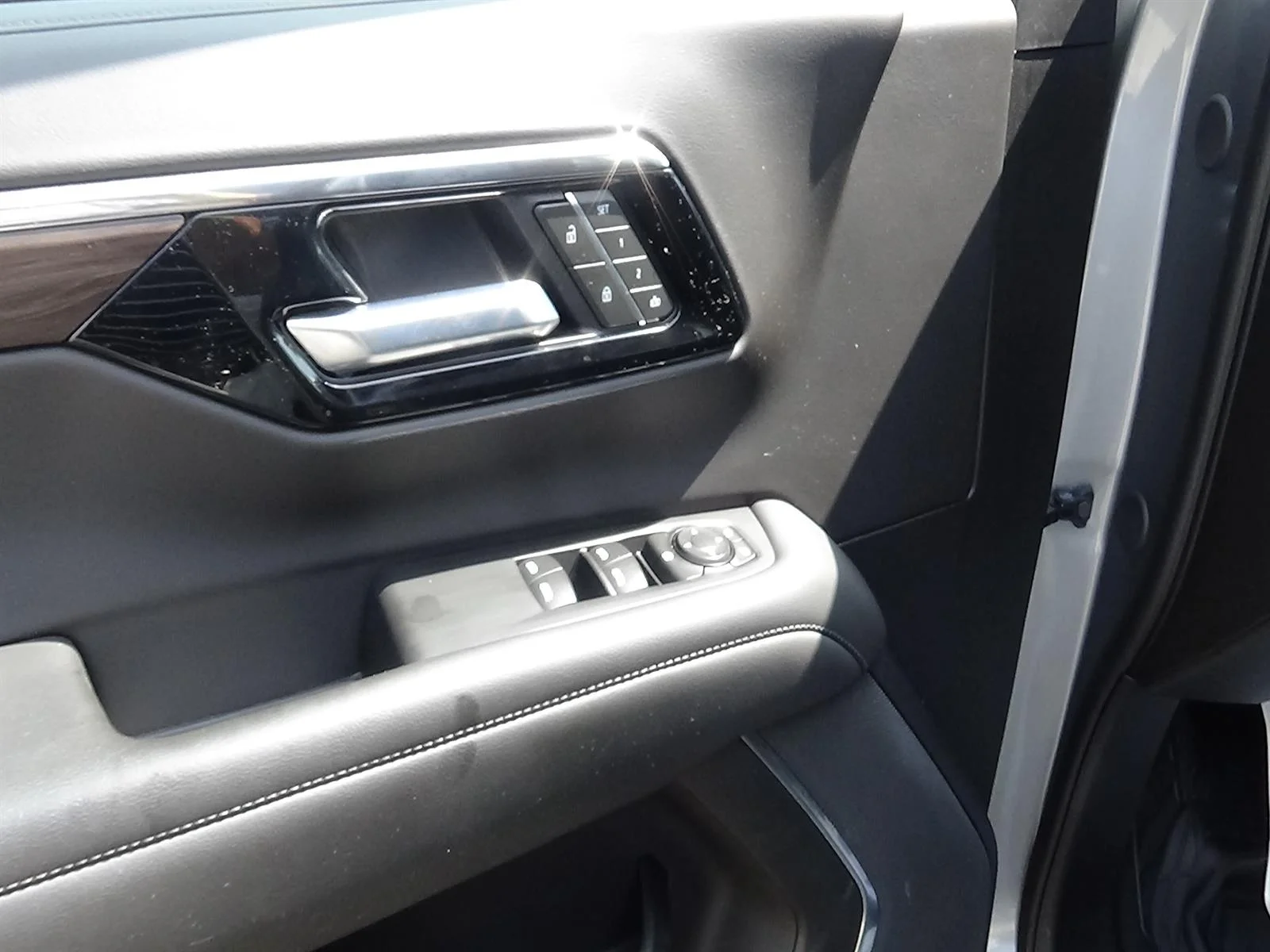 Used 2025 Sterling Gray Metallic (gxd) Chevrolet LT image 14