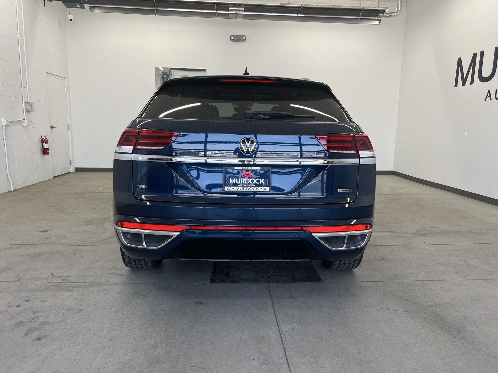 Used 2022 Tourmaline Blue Metallic Volkswagen 2.0T SEL R-Line image 10