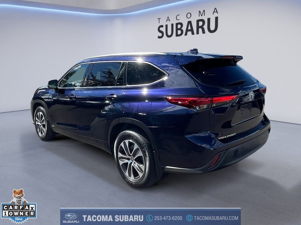 Used 2021  Toyota XLE image 3