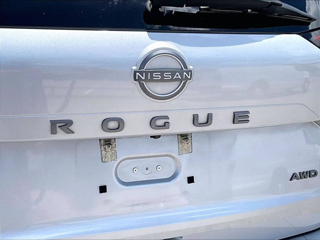Used 2024 Silver Nissan S image 22