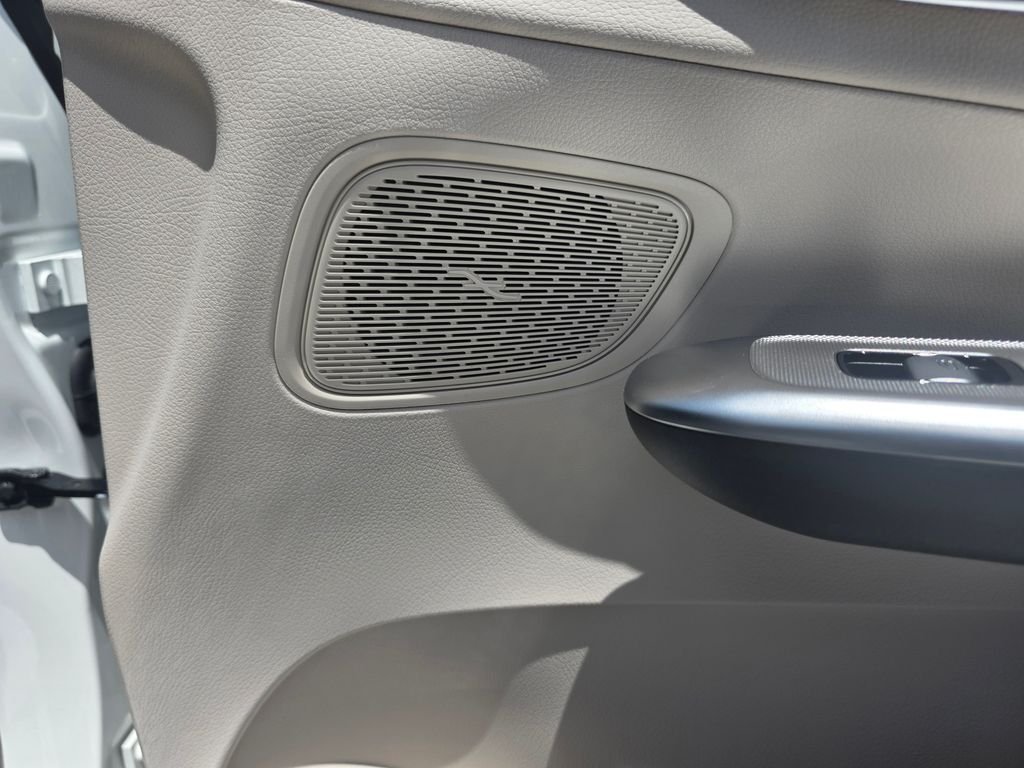 New 2026 Polar White Mercedes-Benz GLC 300 image 18