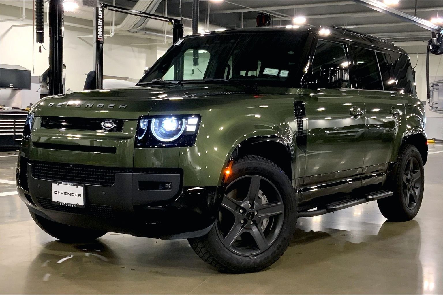 Used 2026 Woolstone Green Metallic Land Rover X-Dynamic SE image 1