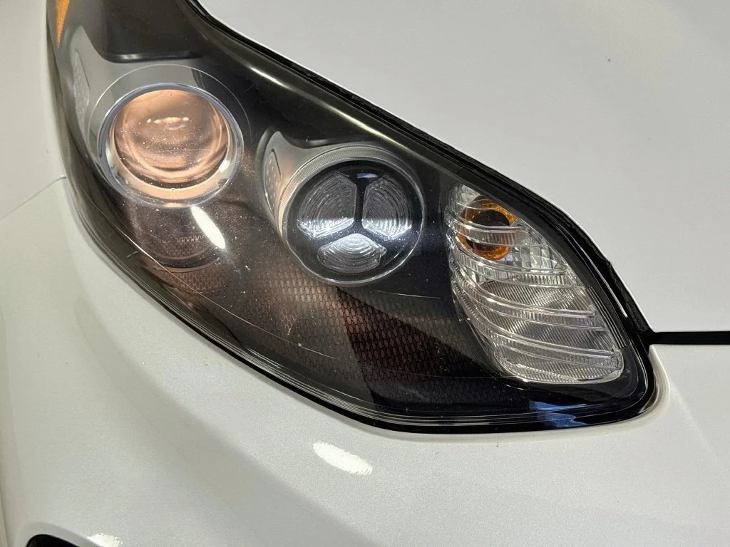 Used 2022 White Kia LX image 35