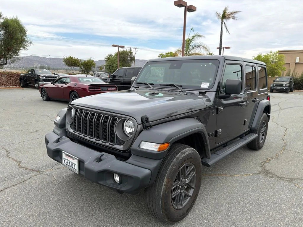 Used 2025 Gray Jeep Sport S image 8