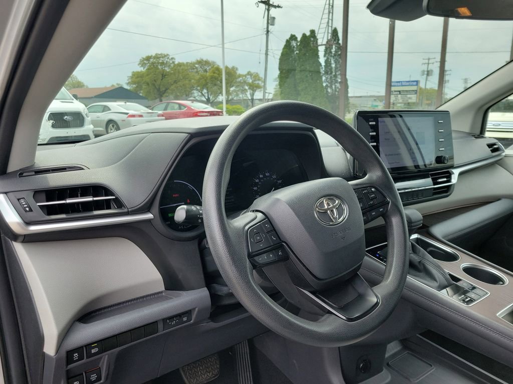 Used 2022  Toyota LE image 20