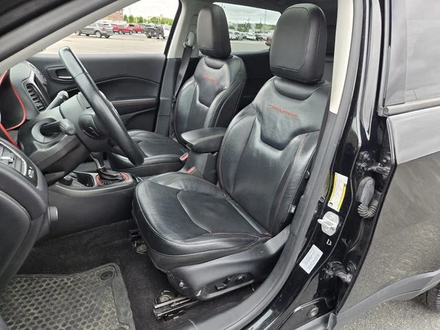 Used 2018 Black Jeep Trailhawk image 9