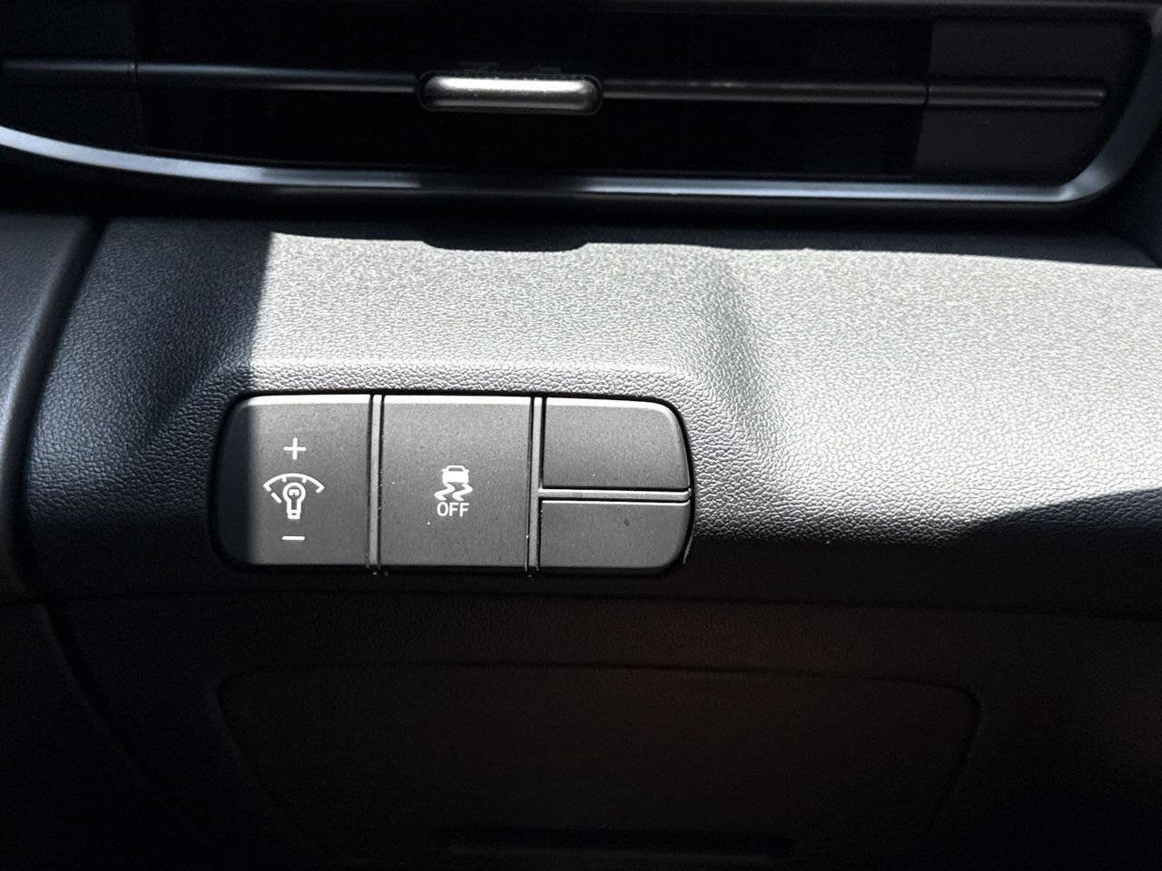 New 2026 Serenity White Hyundai SEL Sport Premium image 18