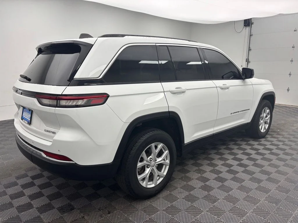 Used 2024 White Jeep Limited image 7