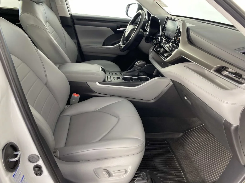 Used 2021 Blizzard Pearl Toyota XLE image 10