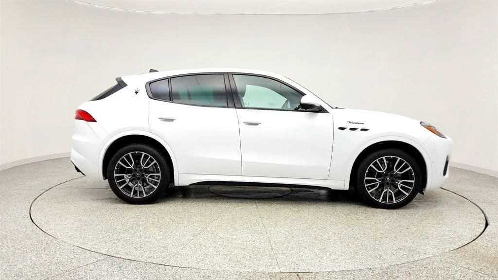 Used 2023 Bianco Maserati Modena AWD image 4