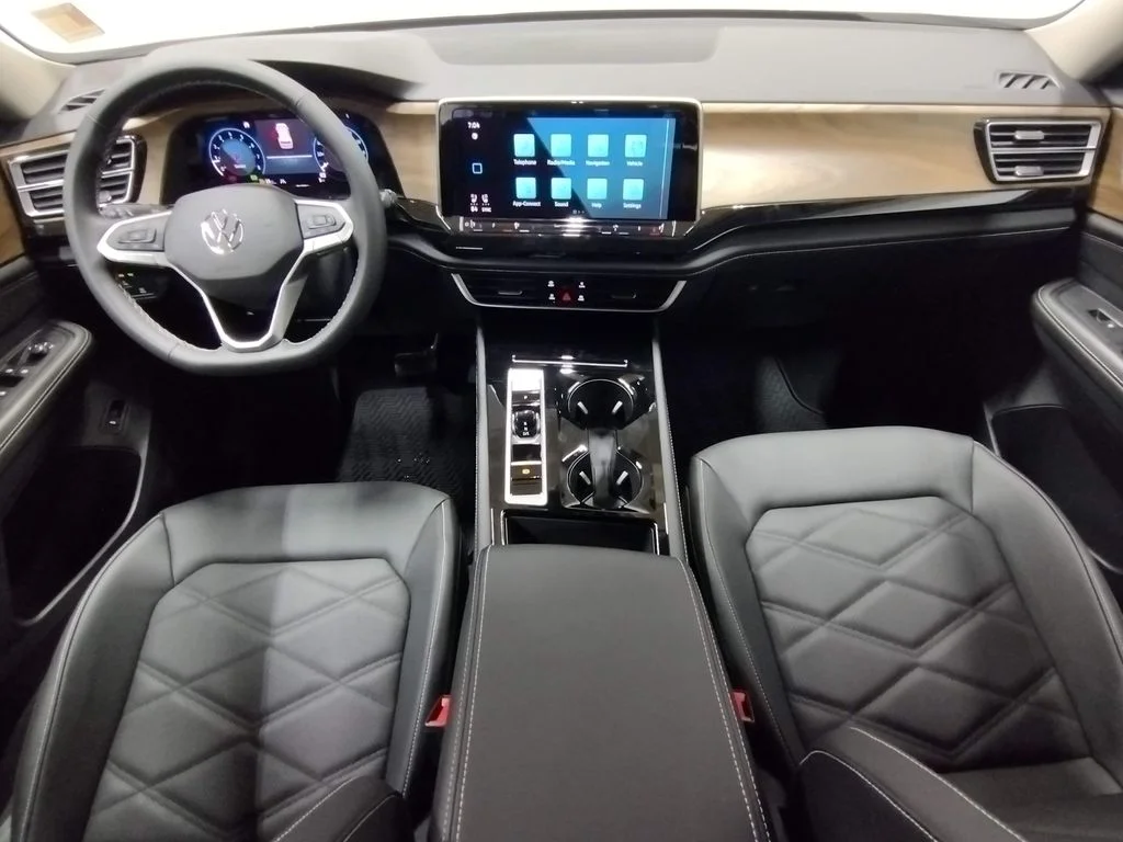 New 2026 Black Volkswagen 2.0T SE w/Technology image 43