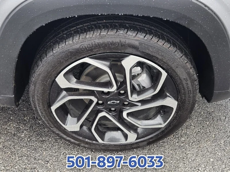 Used 2025 SILVER CHEVROLET FWD 4DR 2RS image 20