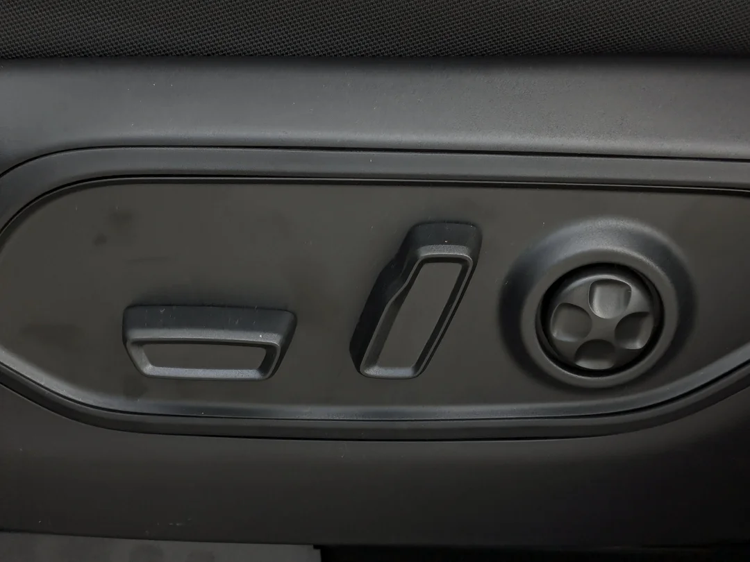 New 2025 Black Jeep Laredo - - 4x4 - Power Sunroof - Power Liftgate - Wireless Charging - Remote Start & More! image 15