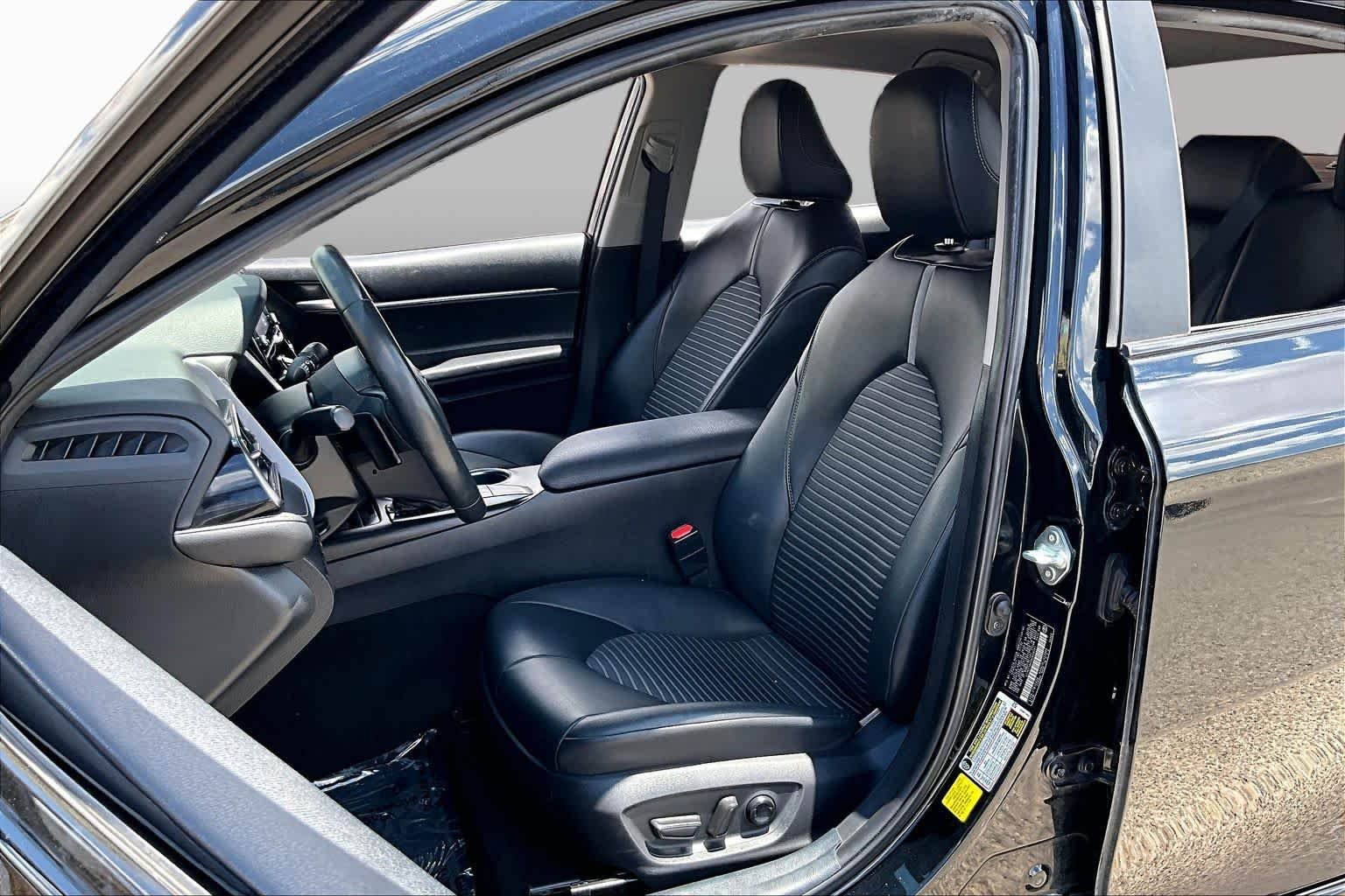 Used 2022 Midnight Black Metallic Toyota SE image 7