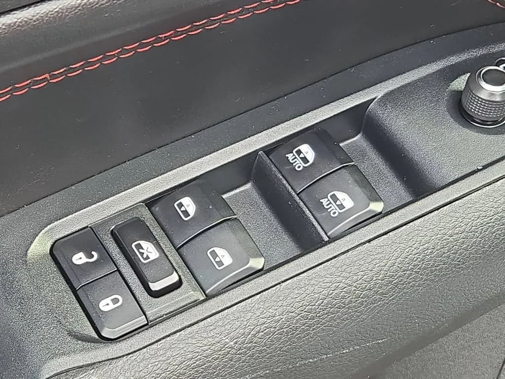 Used 2025 White Jeep Trailhawk image 30