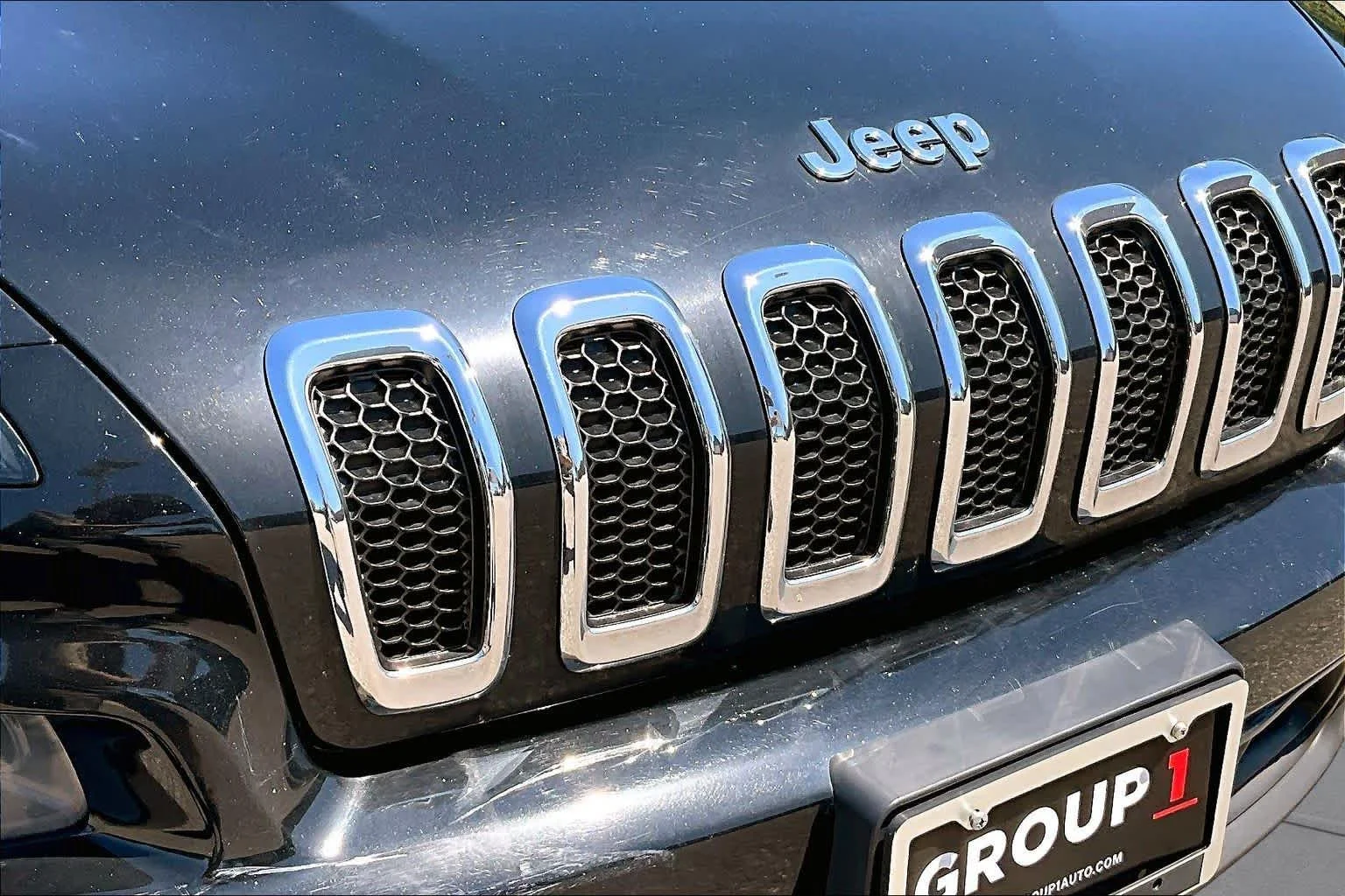 Used 2018 Diamond Black Crystal Pearlcoat Jeep Latitude Plus image 32