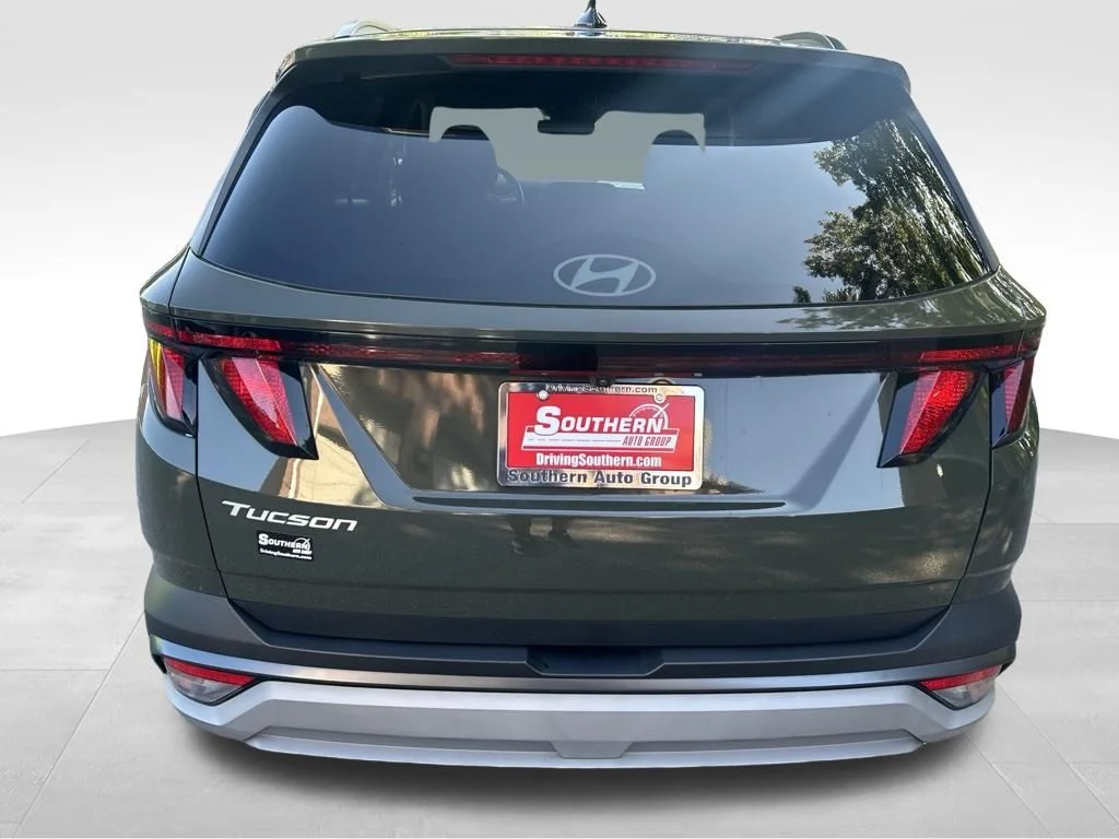 Used 2025 Green Hyundai SEL image 4