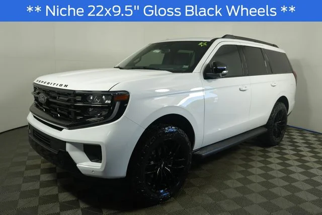 New 2026 Oxford White Ford Platinum® image 4