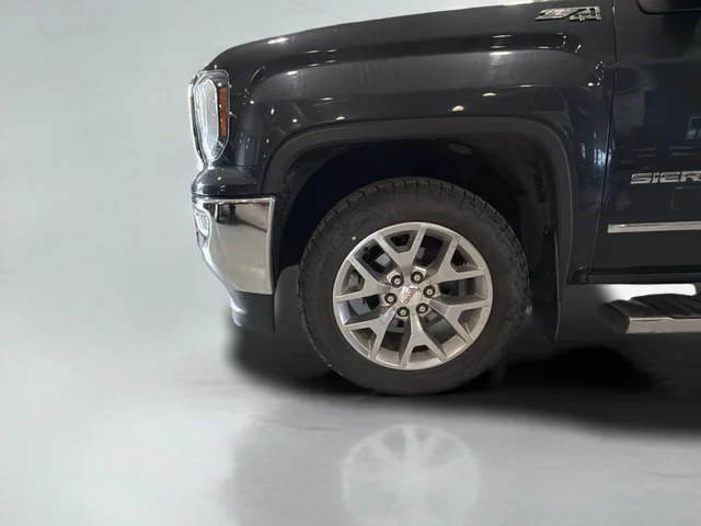 Used 2018 Gray GMC SLT image 30
