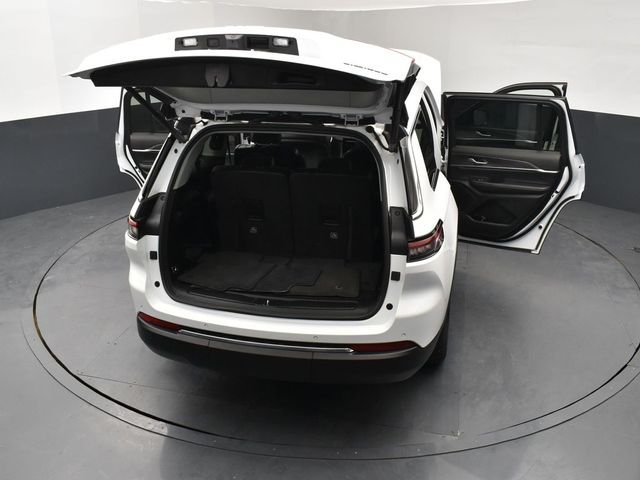 Used 2023 White/off-white Jeep Limited image 29