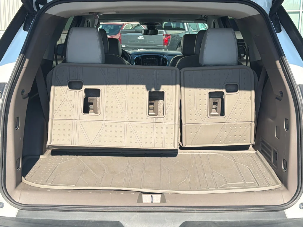 Used 2018 White Chevrolet 3LT image 18