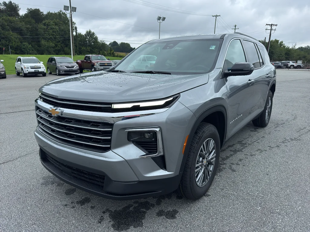 2026 Chevrolet Traverse FWD LT's photo