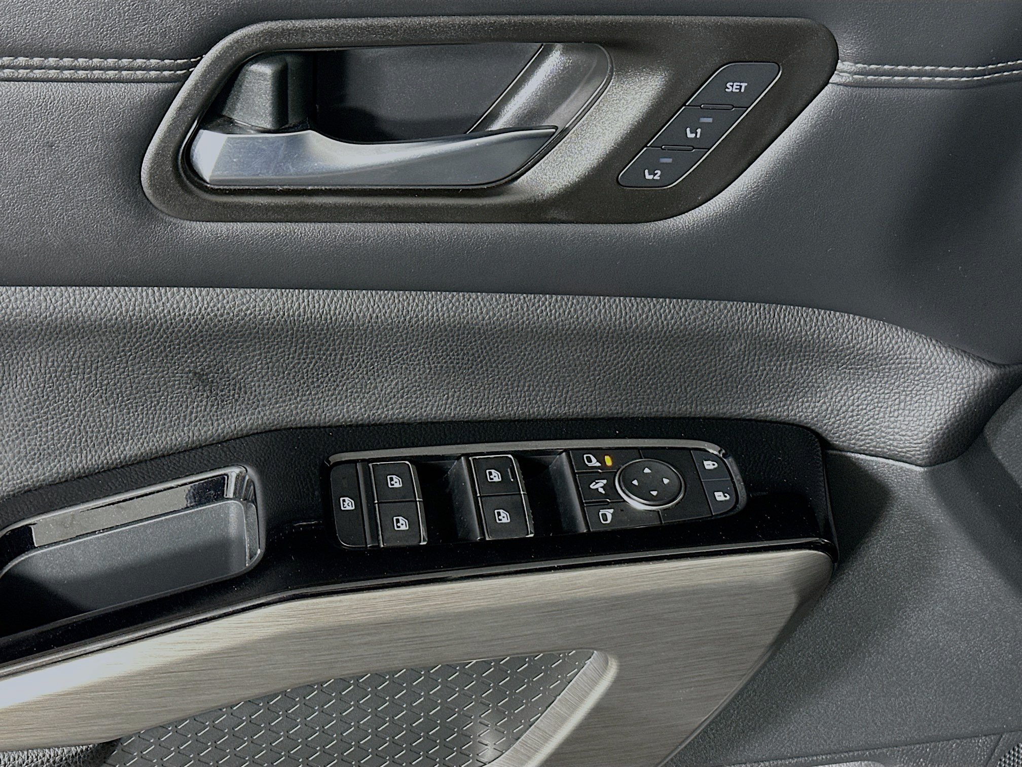 2024 Nissan Pathfinder Platinum - Photo 14