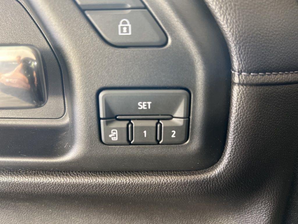 Used 2019 Onyx Black GMC SLT image 10
