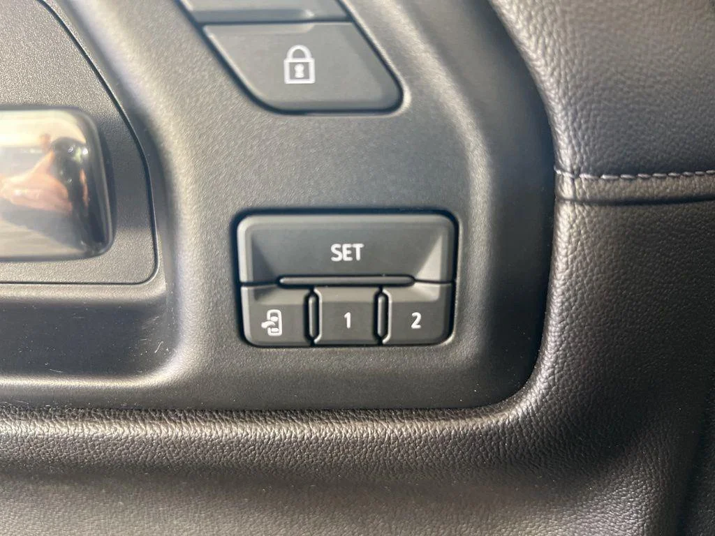 Used 2019 Onyx Black GMC SLT image 10