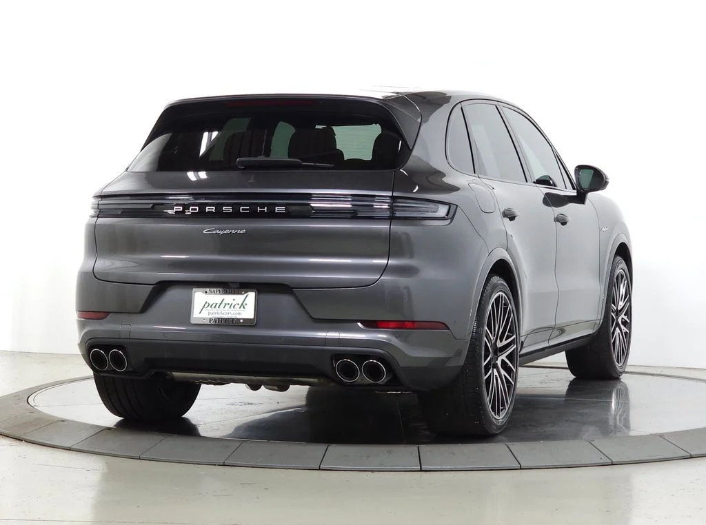 Used 2025  Porsche Base image 8