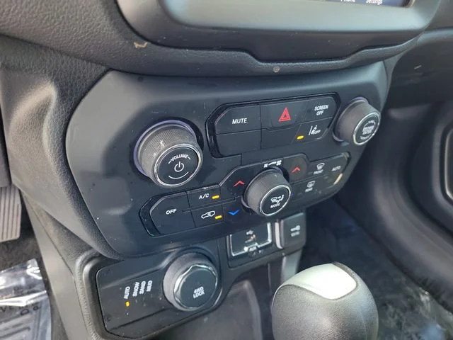 Used 2022 White Jeep Sport image 31