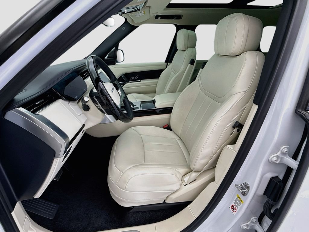 Certified Used 2025 Fuji White Land Rover SE image 18