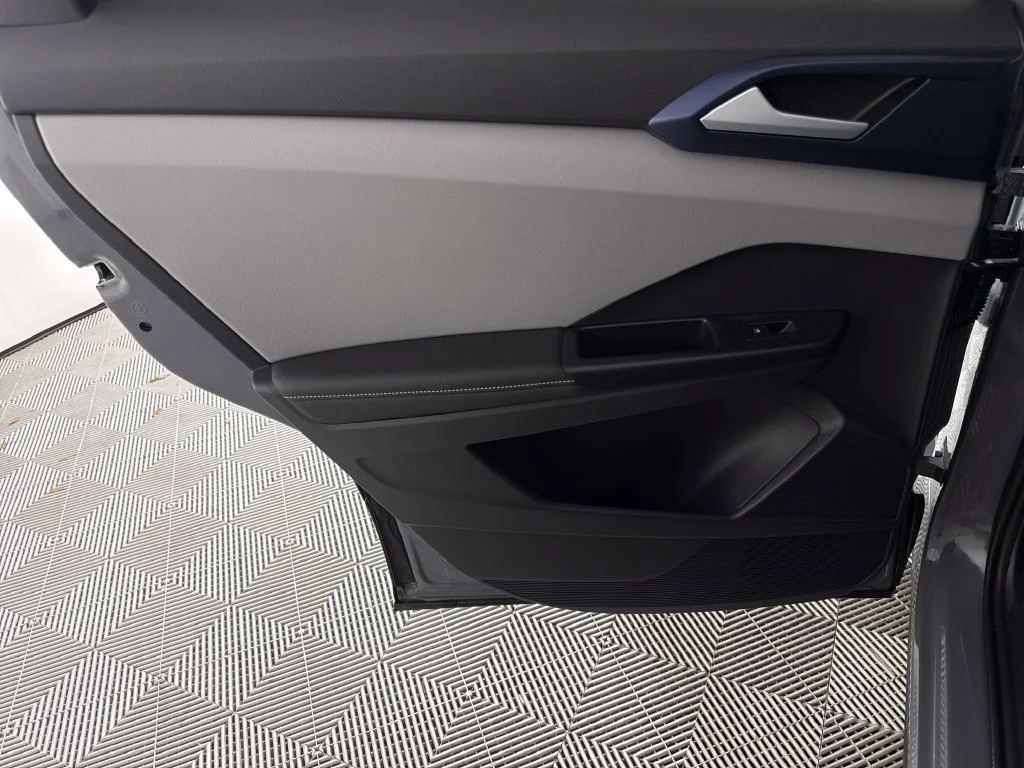 2024 Volkswagen Taos SE - Photo 12