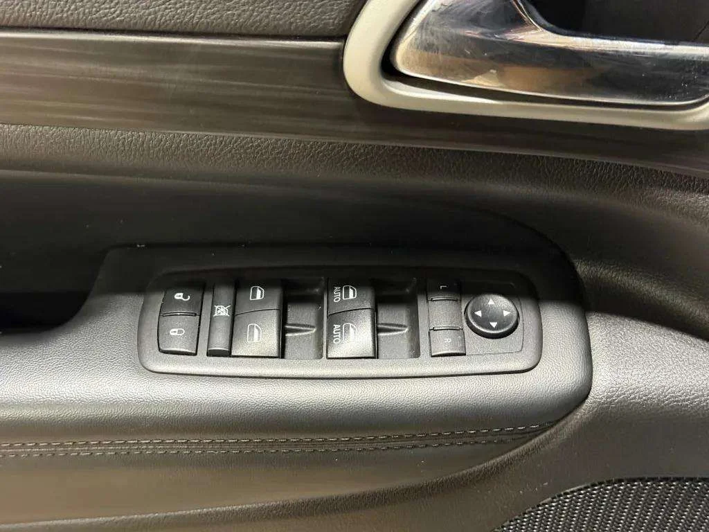 Used 2021 Sting-Gray Clearcoat Jeep Laredo X image 19
