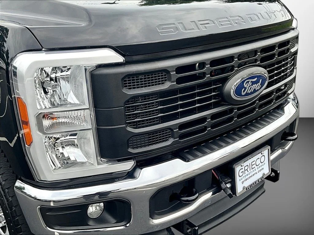 Used 2025 Black Metallic Ford XL image 28