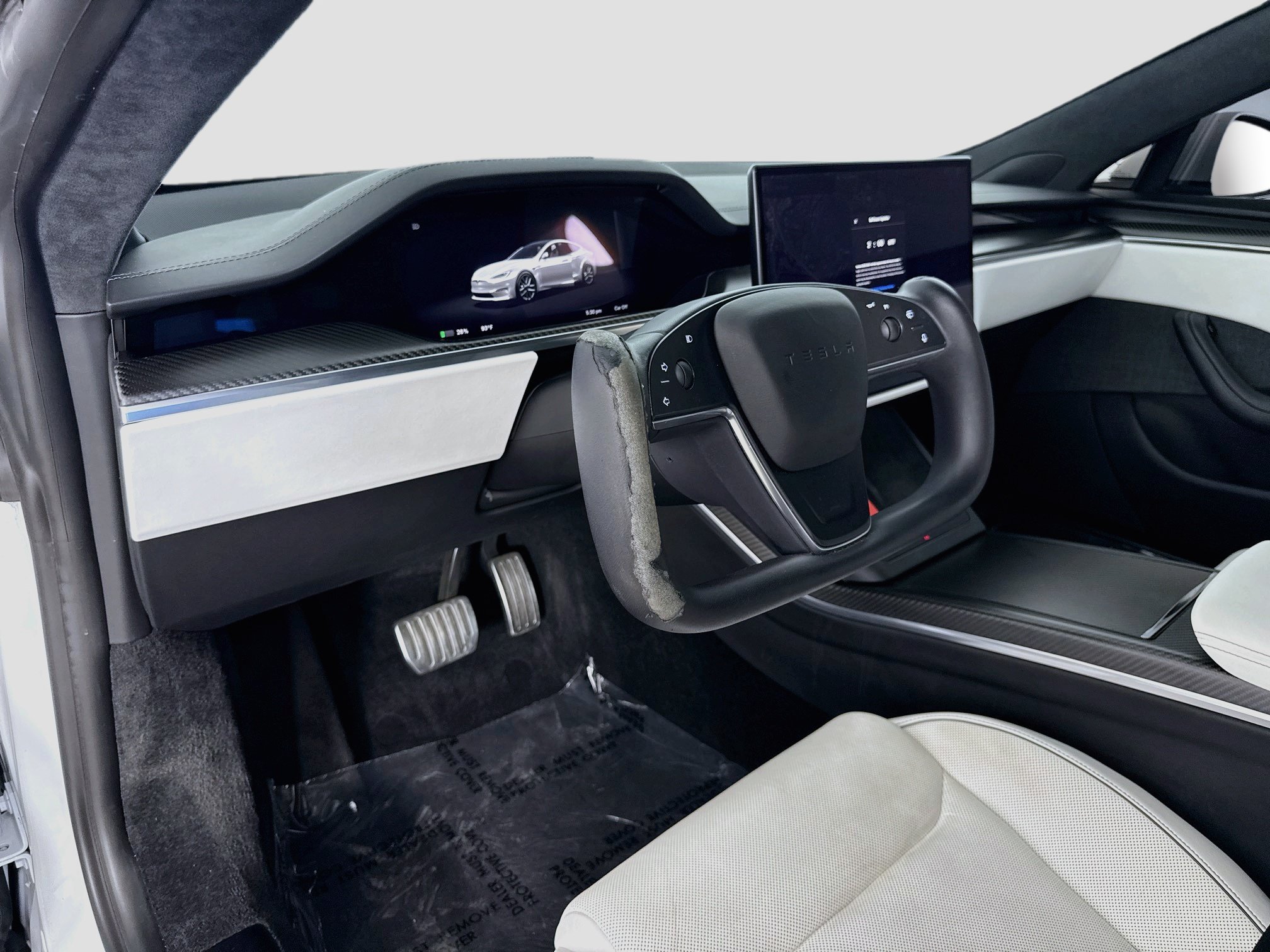 Used 2022  Tesla Plaid image 11