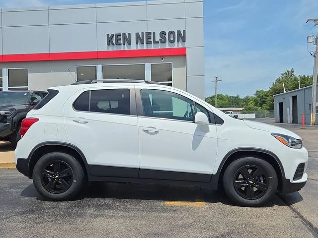 Used 2020 White Chevrolet LT image 11