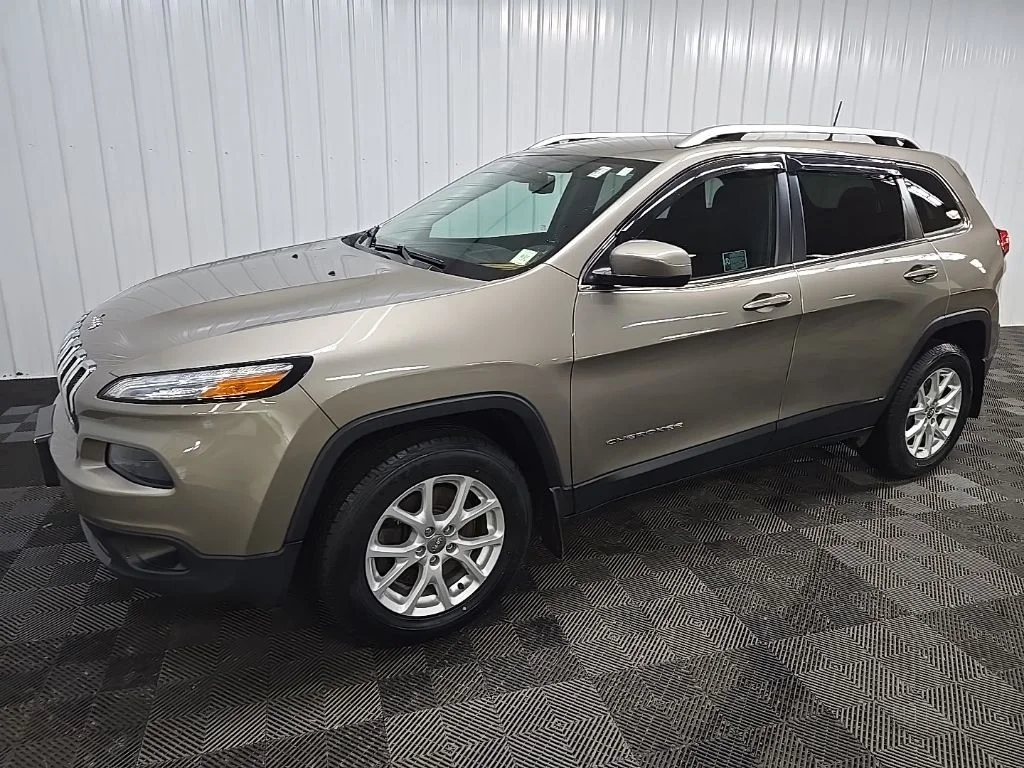 Used 2016 Beige Jeep Latitude image 6