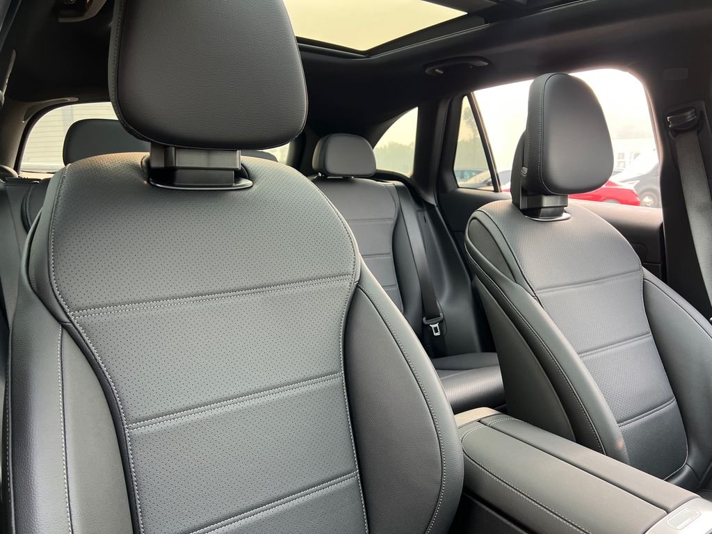 New 2026 Black Mercedes-Benz GLC 300 image 25