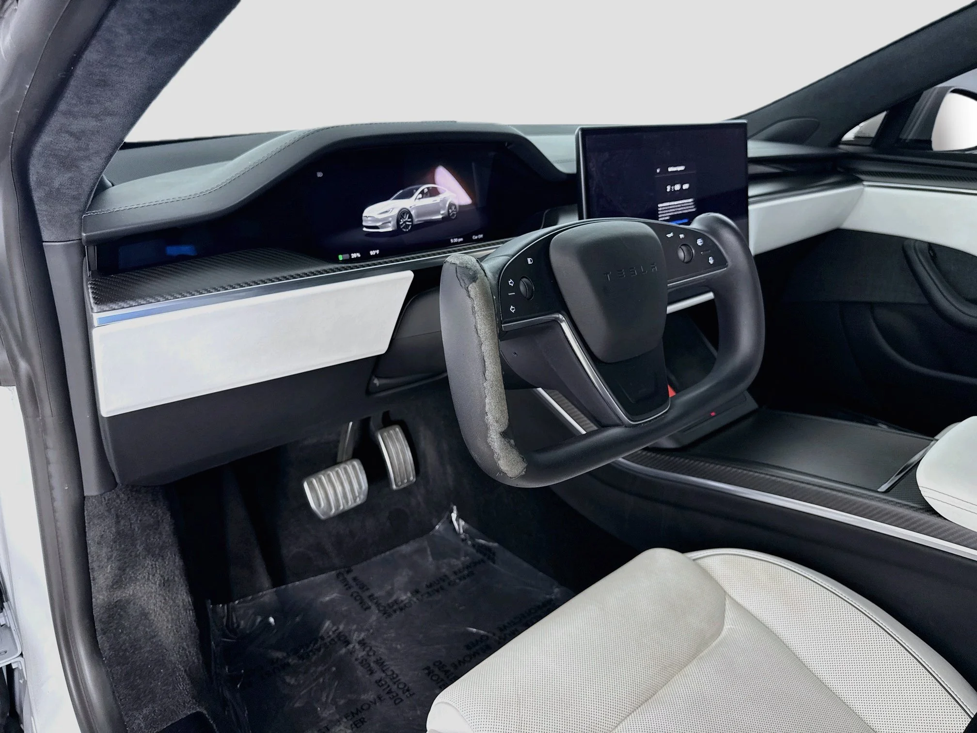 Used 2022  Tesla Plaid image 11