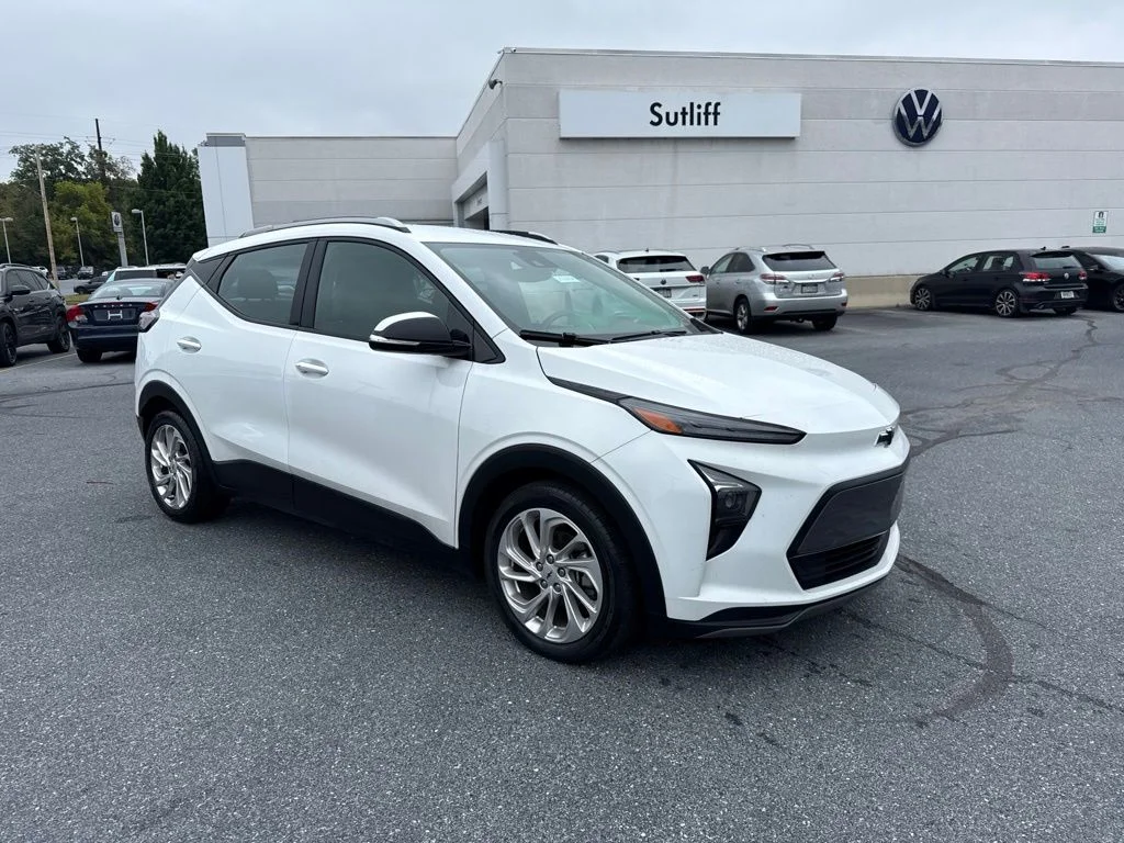 Used 2022 Summit White Chevrolet LT image 2