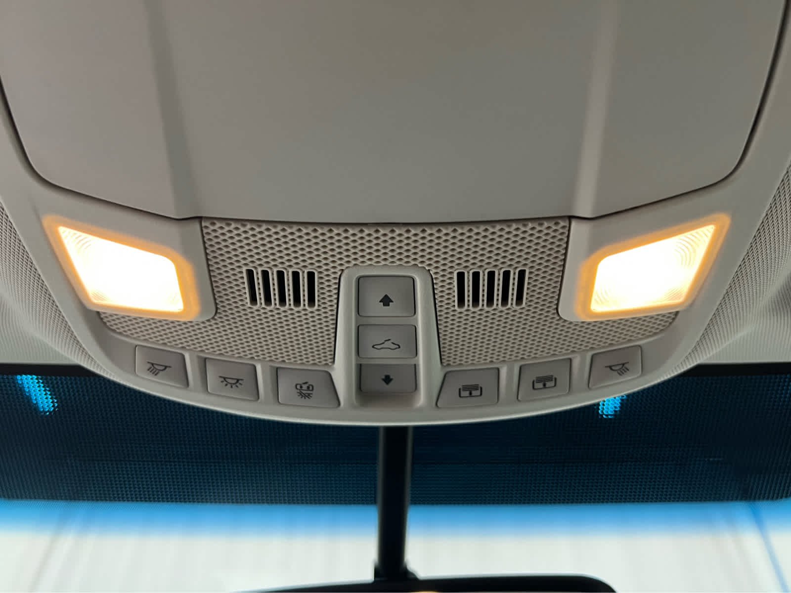 Used 2015 White Platinum Metallic Tri-Coat Ford SEL image 25
