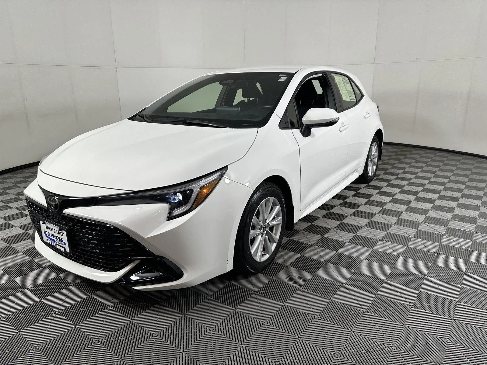 Used 2024 Ice Cap Toyota SE image 25